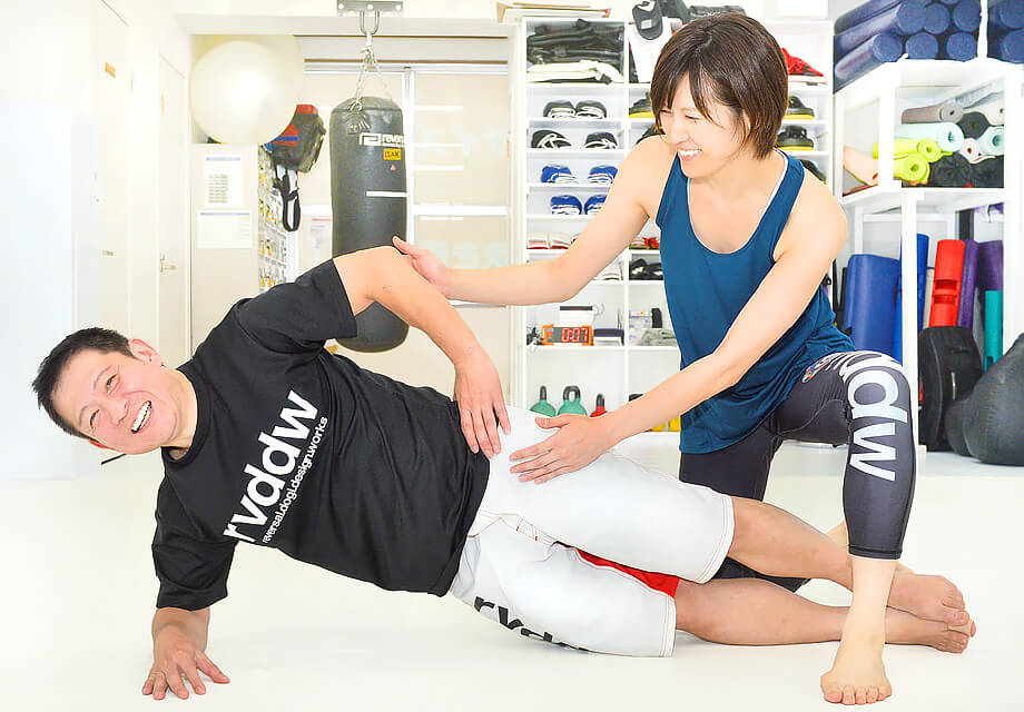 戸塚区原宿の地域密着型 少人数制スポーツジム「ハピスポ」　大人クラスプログラム「パーソナルトレーニング」実践風景