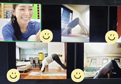 戸塚区原宿の地域密着型 少人数制スポーツジム「ハピスポ」　ヨガクラスプログラム「ケガ予防ヨガストレッチ」実践風景